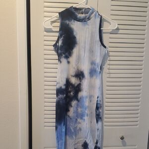 Heart Hips Sleeveless Blue & White Tie-Dye Midi Dress